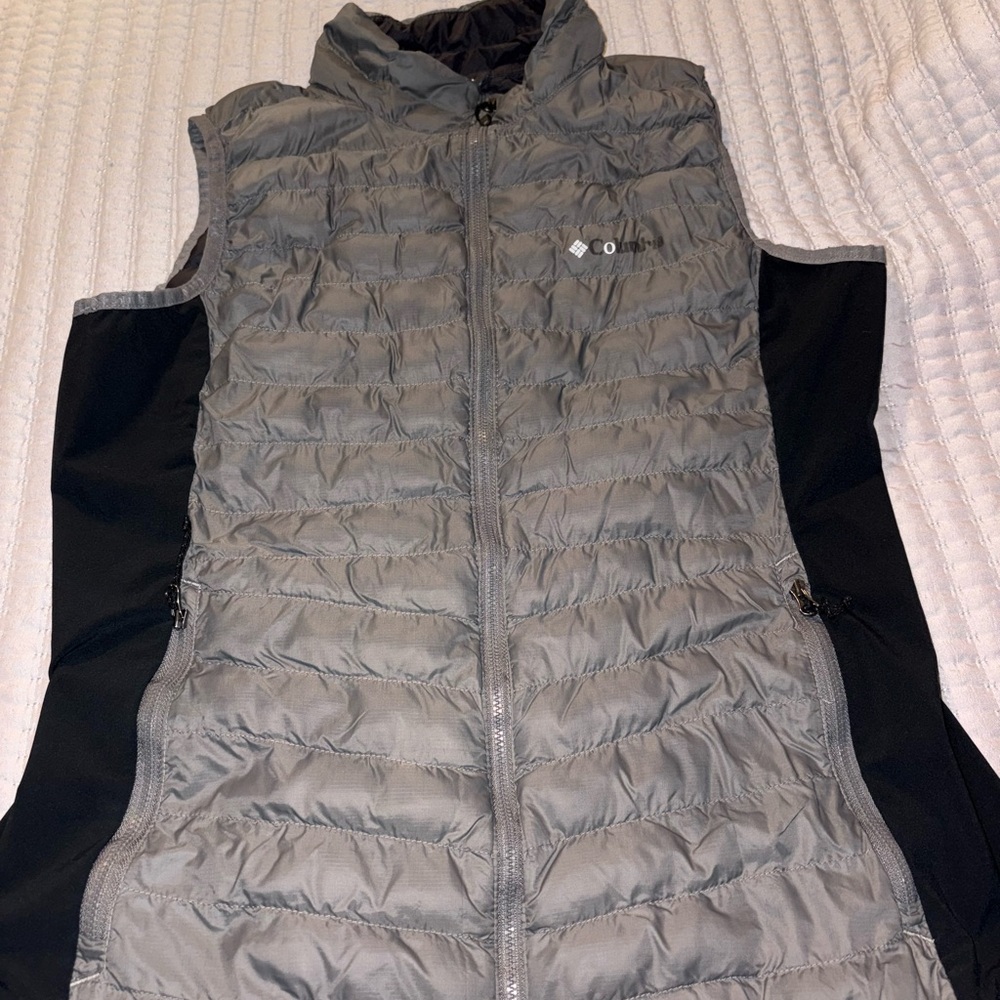 Columbia grey snd black large women’s vest